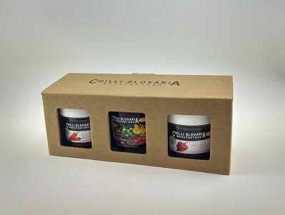 Pickled Carolina Reaper and 2x crushed dried chillies